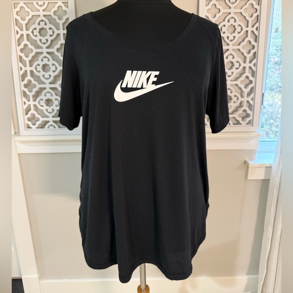 Nike Tops - Nike Women's Black Short Sleeve Tee